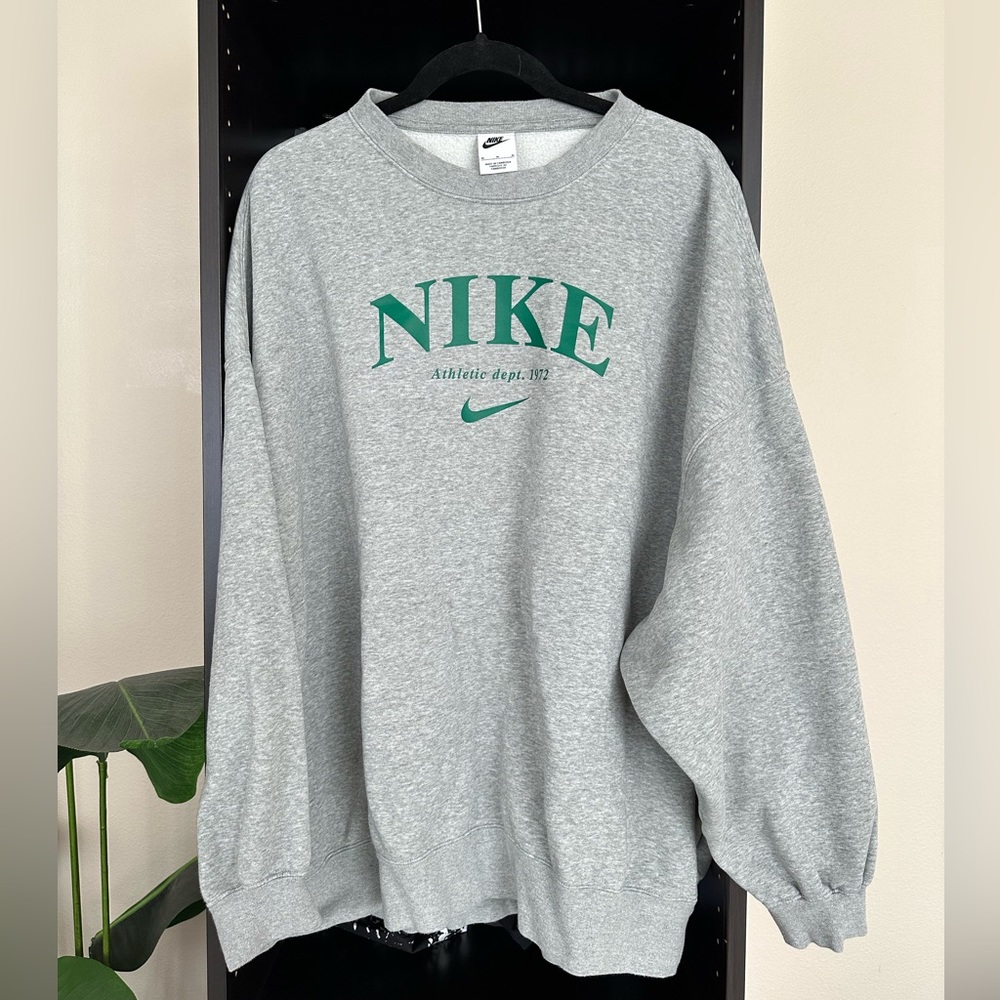 Nike Sportswear Essentials Fleece Sweatshirt